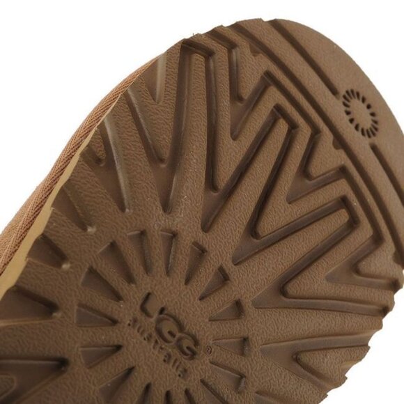 New In Box UGG Bailey Charms Button Short Sheepskin Boot In Chestnut - Picture 4 of 11